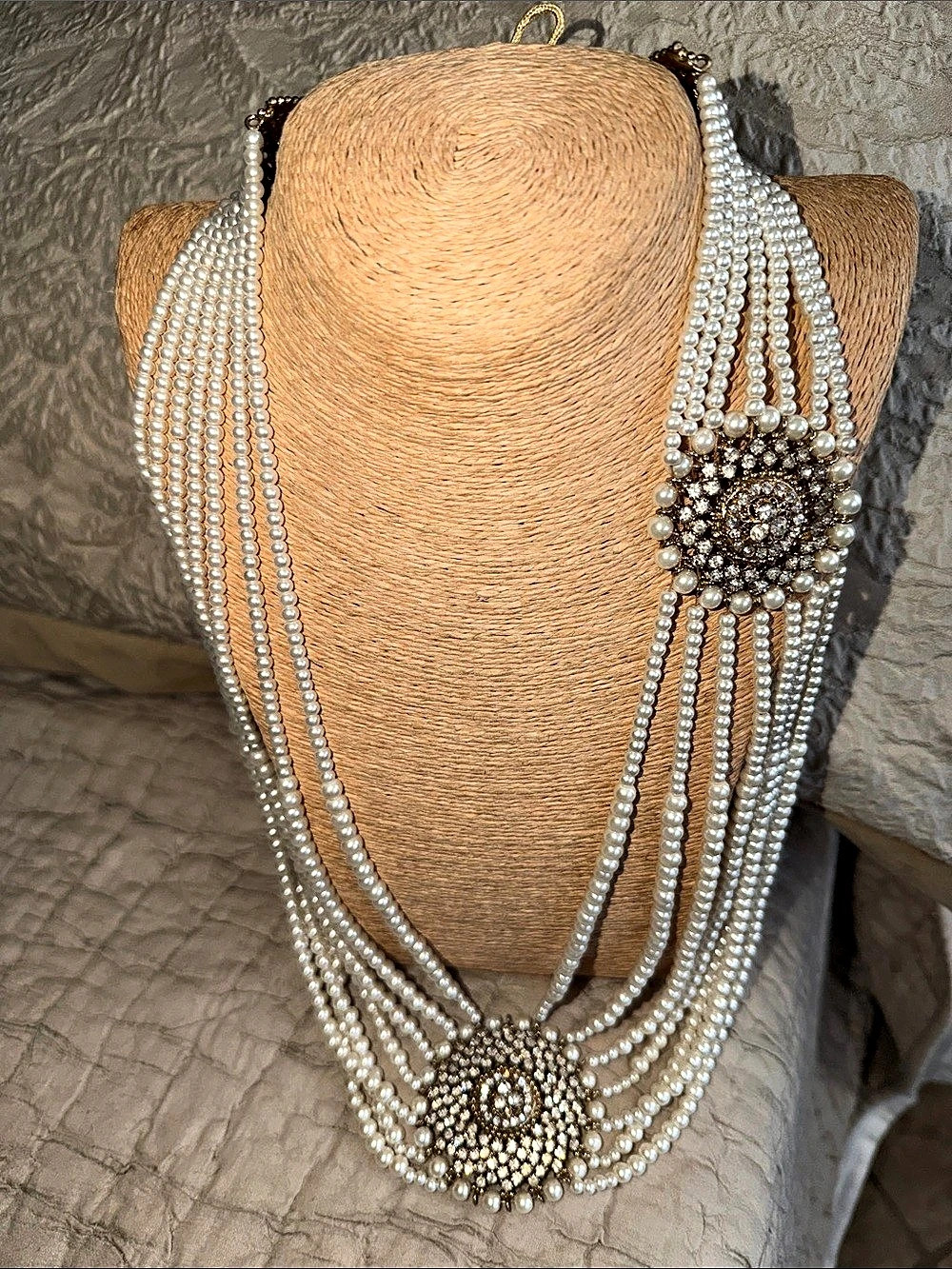 Layered Pearl Statement Necklace in White & Gold Like New